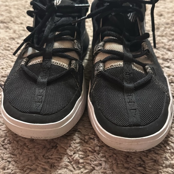 Youth basketball shoes - Picture 5 of 6